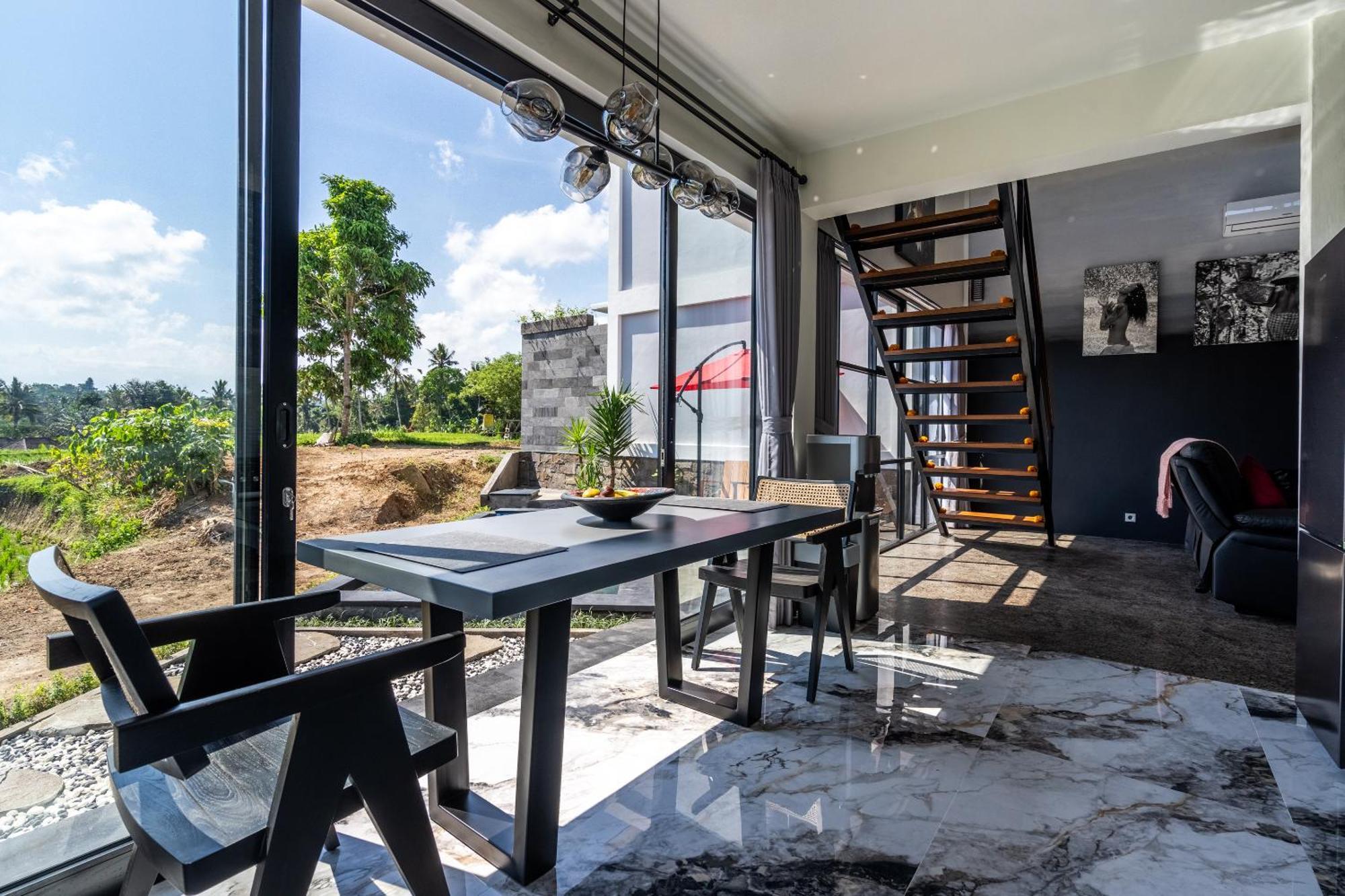 Maple Ridge Villa *
