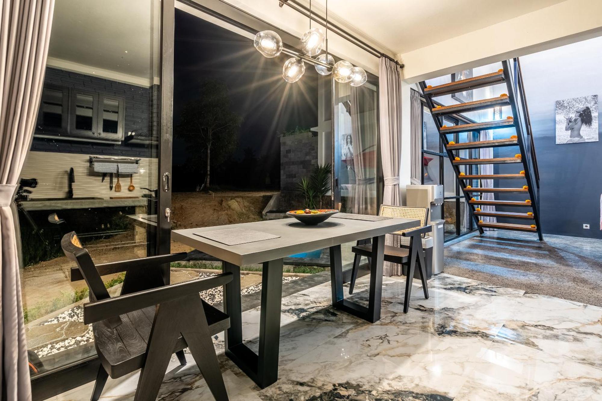 Maple Ridge Villa *