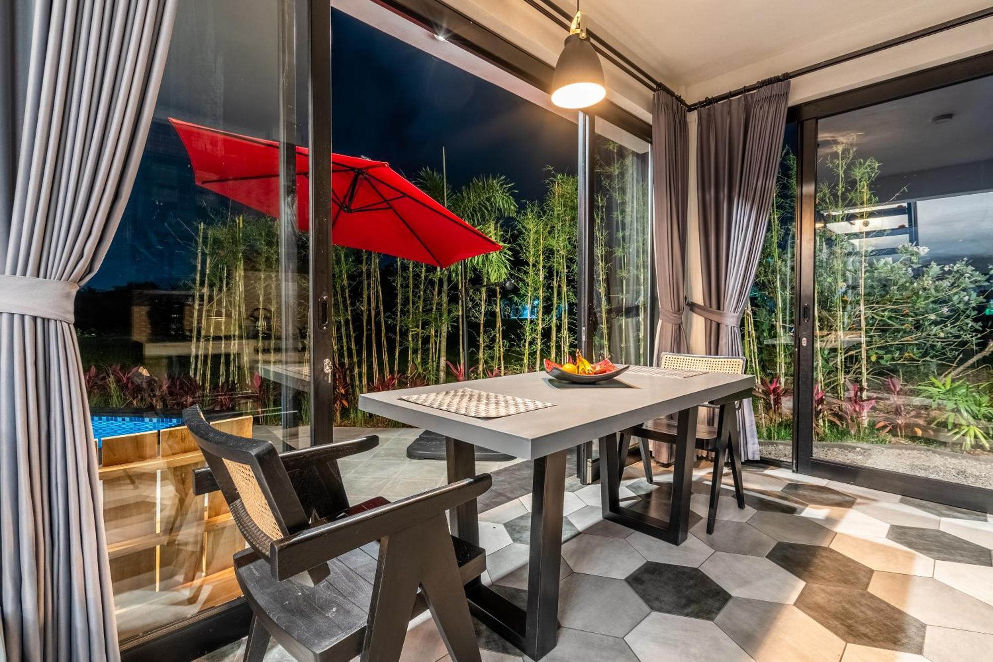 Maple Ridge Villa *